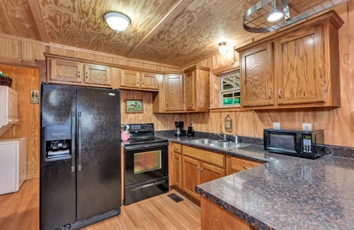 Langston Cabin | Cabin #1 Fisherman's Landing/Rustic Cabin w/Covered Boat Shelter Sleeps 5