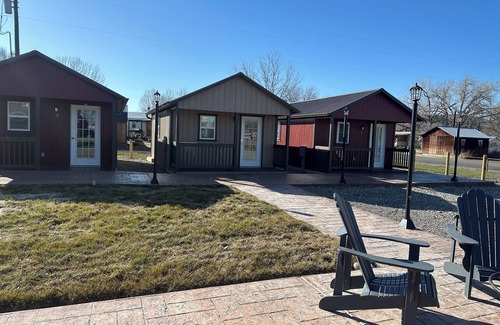 Reed Point Cabin | Cabin 1 in peaceful Reed Point 3 minutes from Yellowstone River