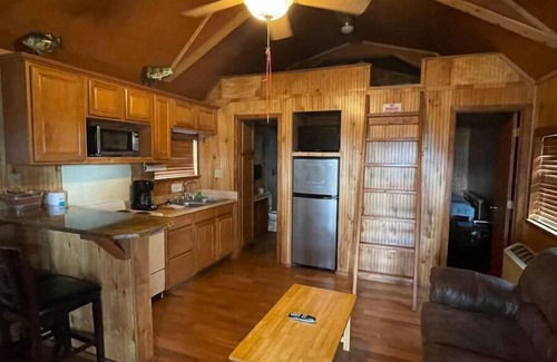 Negreet Cabin | Cabin 11 at Tranquility Bay Resort