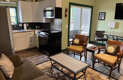 Mid America Cabin | Cabin #12 All Decked Out, Peaceful and Tranquil