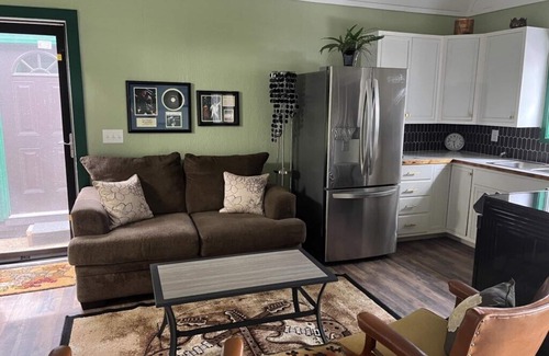 Mid America Cabin | Cabin #12 All Decked Out, Peaceful and Tranquil