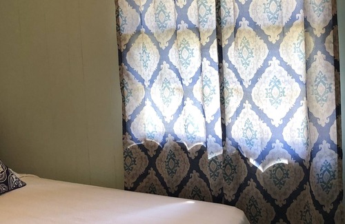 Centre Cabin | Cabin #2 located on Weiss Lake