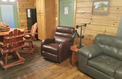 Lookout Mountain House | Cabin 3 is a Quiet log Cabin on Lookout Mountain 2 bedroom 2 bath