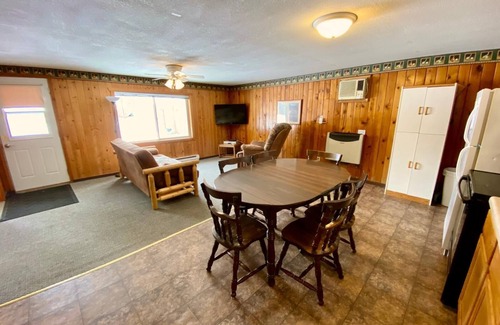 Hines Villa | Cabin 7 Family Friendly Resort