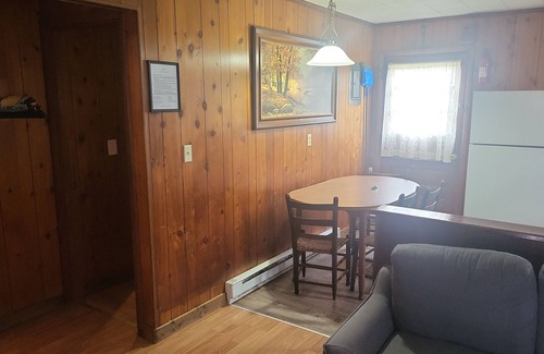 Cadiz Cabin | Cabin 8 Fish Island Resort Cozy stand alone cabin close to Lake Barkley