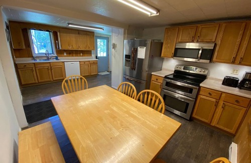 Hines Villa | Cabin 8 Lakefront Resort