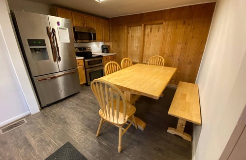 Hines Villa | Cabin 8 Lakefront Resort