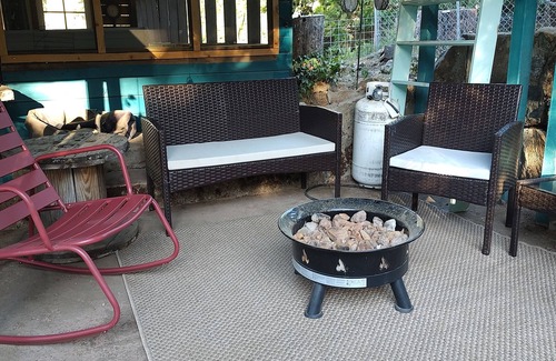 Pinehurst House | Cabin 8 miles from Kings Canyon entrance gate.