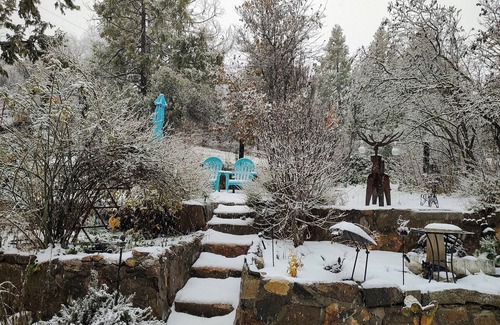 Pinehurst House | Cabin 8 miles from Kings Canyon entrance gate.