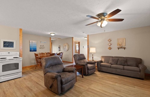 Eckerty House | Cabin 9 The Village @ Patoka Lake