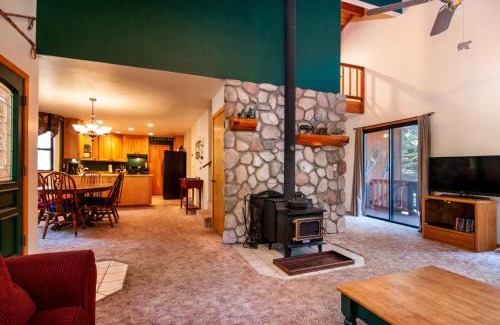 Dorrington House | Cabin a Good Time