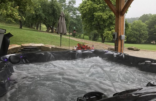 Bremen Cabin | Cabin and Private Basketball Gym, Hocking Hills