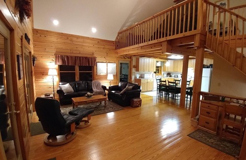 Pulaski Cabin | Cabin at the Cove-A Secluded Lakefront Log Cabin Near Virginia Tech and RU