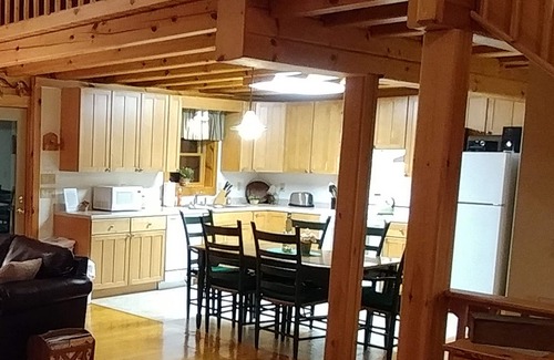 Pulaski Cabin | Cabin at the Cove-A Secluded Lakefront Log Cabin Near Virginia Tech and RU