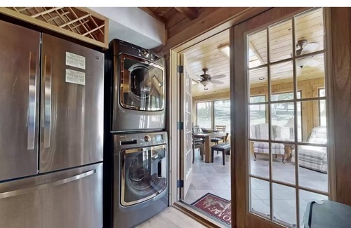 Clinton Cabin | Cabin by the Creek Sleeps 8 on 3 Beautiful acres - Close to town and activities