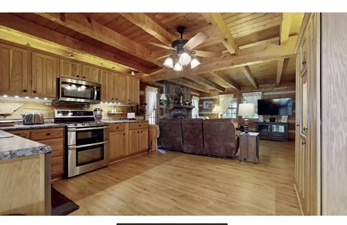 Clinton Cabin | Cabin by the Creek Sleeps 8 on 3 Beautiful acres - Close to town and activities