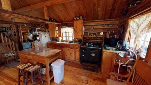 Red River House | Cabin By The Creek With High Speed Wifi