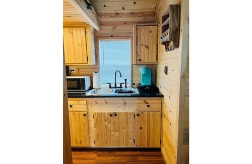 Tavares Cabin | Cabin by the Water Escape - Bring Your Boat!