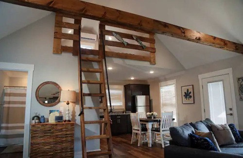 Muscle Shoals Cabin | Cabin C by the Pond - King Bed - Swimming Pool