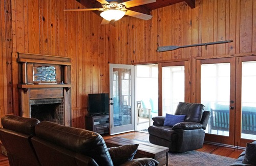 Manning House | Cabin Cove on Lake Marion