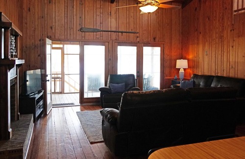 Manning House | Cabin Cove on Lake Marion