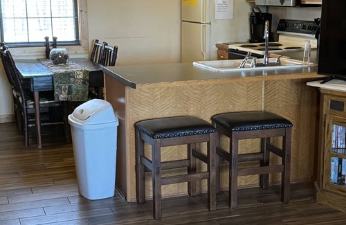 Notch Estates Cabin | Cabin Dreams- Charming. Romantic. Jetted tub. Screened porch. 10 min to SDC