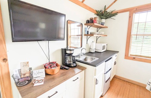 Newnata Cabin | Cabin-ette at the Creek ~ a Tiny Ozark Getaway