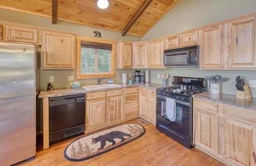 Ellijay Cabin | Cabin in 150Acres| Views | Theater |Hot Tub| Game Rm| Fire Pit