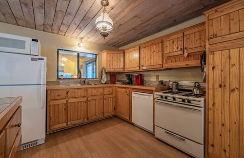 Iowa Hill Cabin | Cabin in the Woods