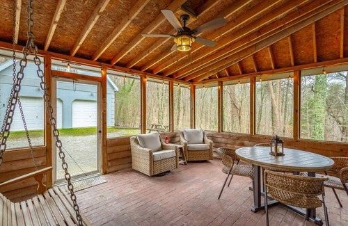 LaFayette Apartment | Cabin in the Woods