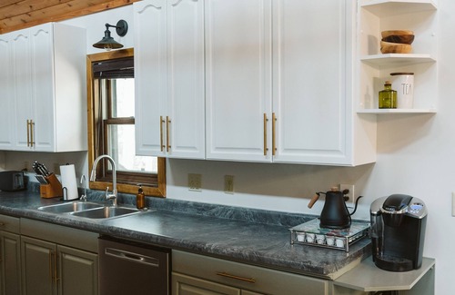 King Cabin | Cabin in the woods with hot tub and lake views. Pets welcome! Close to Nordic.