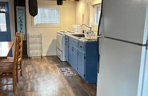 Nortonville Cabin | Cabin on a semi-private lake, cozy, quiet and peaceful!