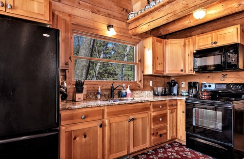Au Train Cabin | Cabin on AuTrain River a few blocks from Lk Superior, 10 mi from Munising