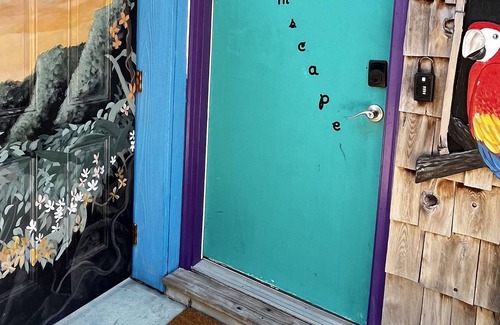 Cedar Key Cabin | Cabin on Cedar Key Canal w/Hot Tub and Golf Cart -5 min from Downtown