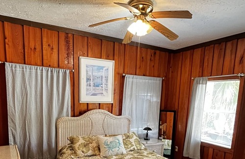 Cedar Key Cabin | Cabin on Cedar Key Canal w/Hot Tub and Golf Cart -5 min from Downtown