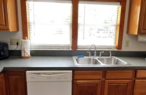 Cedar Key Cabin | Cabin on Cedar Key Canal w/Hot Tub and Golf Cart -5 min from Downtown