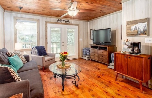 Ellijay Cabin | Cabin+RV/10acres/Stream/Seclusion/Retreat/Sleeps 6