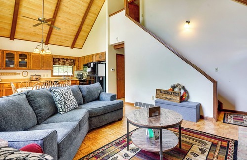 Howard Cabin | Cabin w/Deck ~ 3 Mi to Apple Valley Lake!