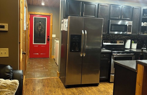 Eckerty Cabin | Cabin with amazing views & fully stocked pond for fishing minutes from Patoka