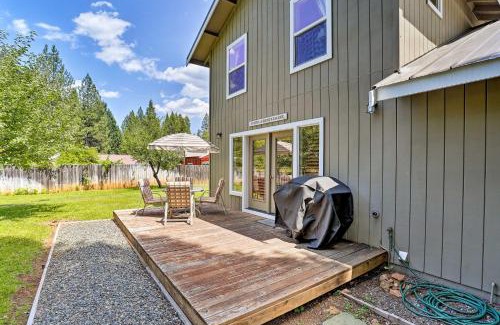 Trinity Center House | Cabin with Backyard Space - half Mi to Trinity Lake!
