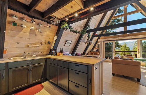 Mi-Wuk Village Cabin | Cabin with Digital Minimalism for true get-away to Sierra outdoors.