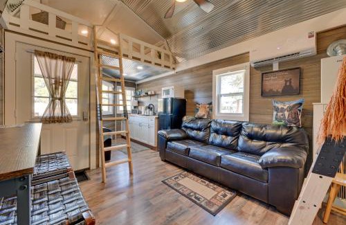 Austinville Apartment | Cabin with Trail and Pond Access in Steamboat Rock!