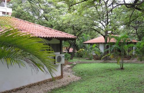 Avellanas Beach Hotel | Cabinas Las Olas