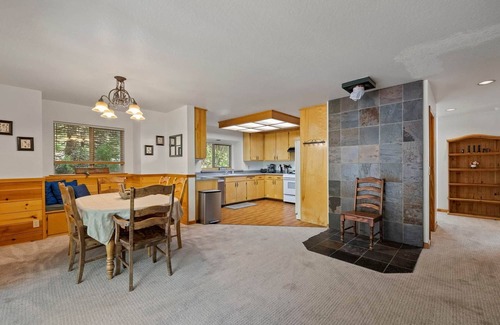 Strawberry Cabin | Cabins at Strawberry - Oak