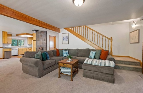 Strawberry Cabin | Cabins at Strawberry - Oak