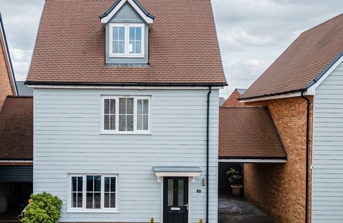 Colchester House | Caboose Stays - Leopard Gardens