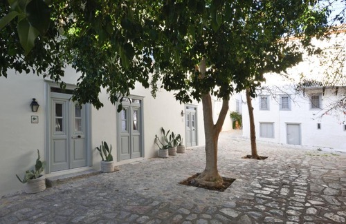 idhra Hotel | Cactus Hydra - Art Apartments