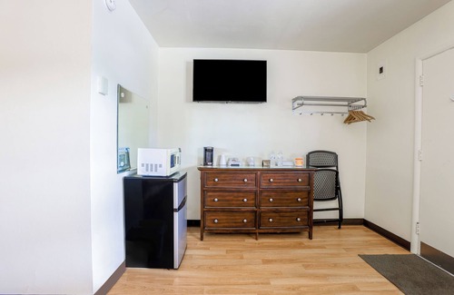 Short Creek Hotel | Cadiz Motel by OYO on route 250