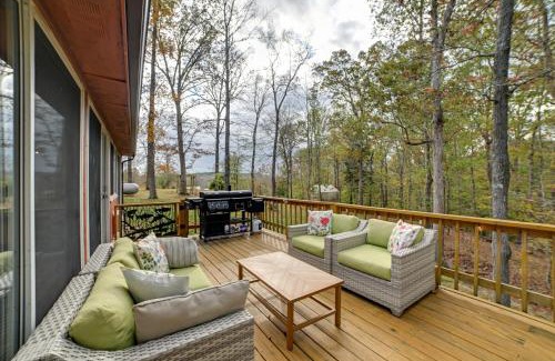 Cadiz House | Cadiz Vacation Home with Deck Walk to Lake Barkley