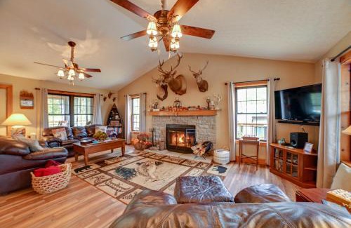 Cadiz House | Cadiz Vacation Home with Deck Walk to Lake Barkley